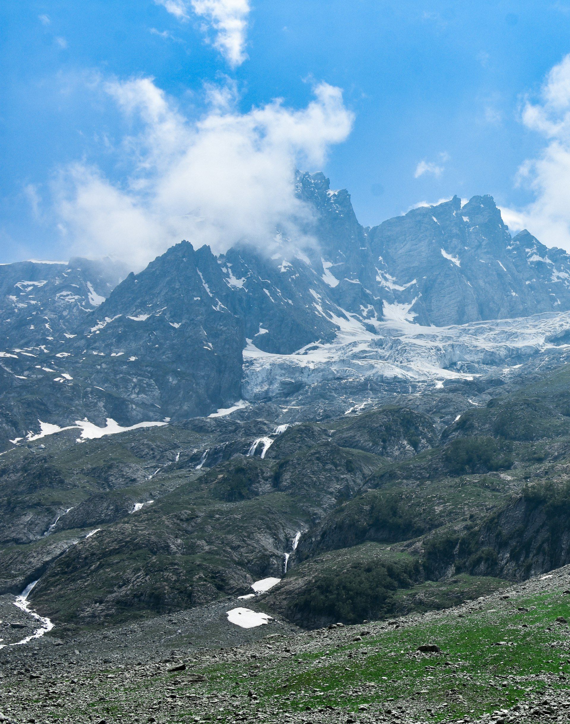 Thajiwas Glacier and rocky peaks above Sonamarg.